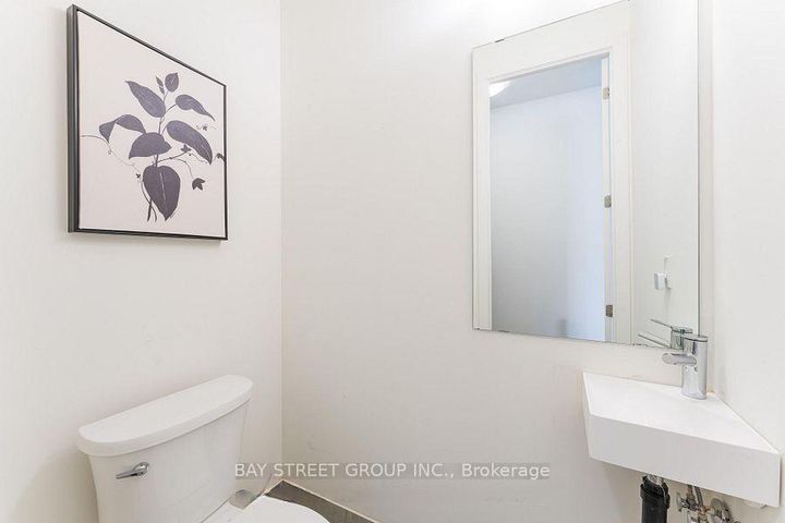 Photo 8 at 1007 - 14 David Eyer Road, Rural Richmond Hill, Richmond Hill