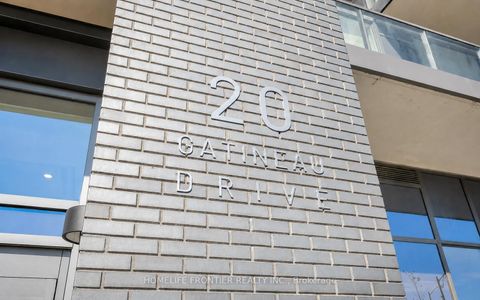 Photo 3 at 301 - 20 Gatineau Drive, Beverley Glen, Vaughan