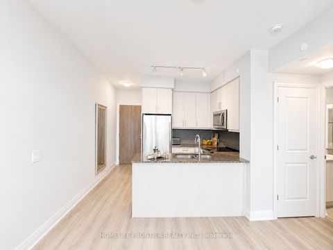 Photo 9 at 301 - 20 Gatineau Drive, Beverley Glen, Vaughan