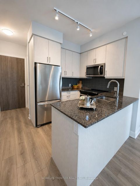 Photo 10 at 301 - 20 Gatineau Drive, Beverley Glen, Vaughan