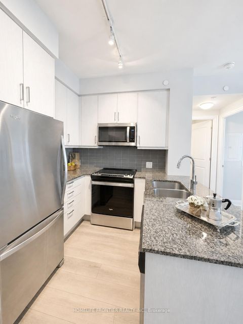 Photo 11 at 301 - 20 Gatineau Drive, Beverley Glen, Vaughan