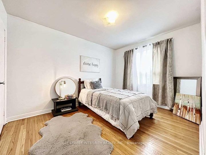 Photo 6 at 505 Sandmere Place, WO West, Oakville