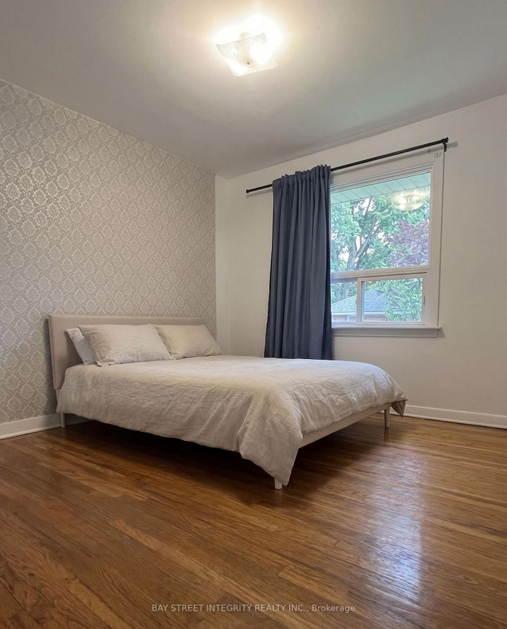 Photo 7 at 505 Sandmere Place, WO West, Oakville