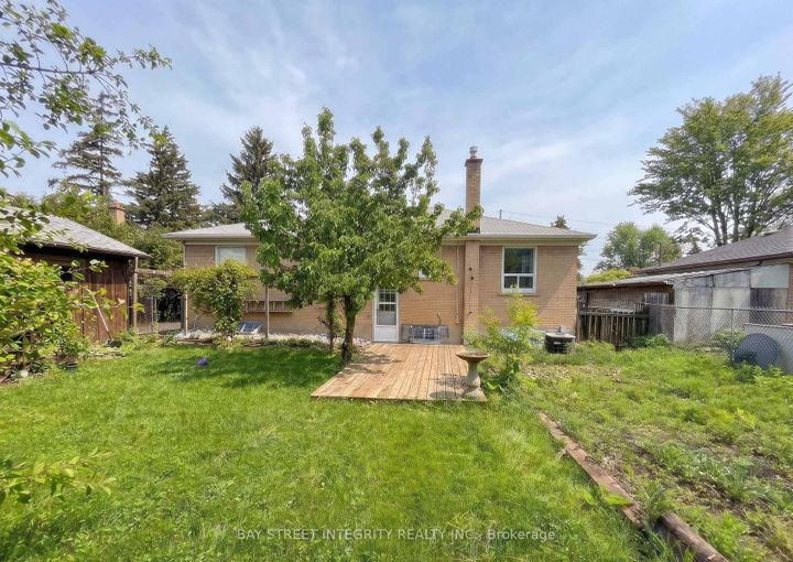 Photo 16 at 505 Sandmere Place, WO West, Oakville