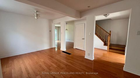 Photo 3 at 711 Irwin Crescent, Leslie Valley, Newmarket