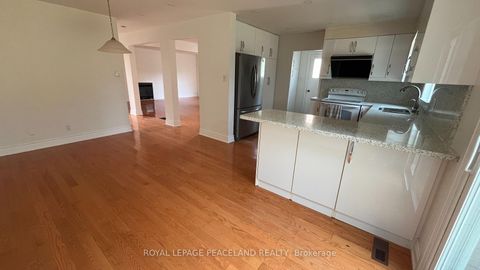 Photo 4 at 711 Irwin Crescent, Leslie Valley, Newmarket