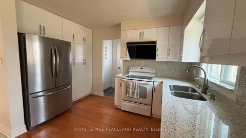 Photo 6 at 711 Irwin Crescent, Leslie Valley, Newmarket
