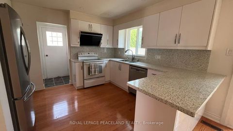 Photo 7 at 711 Irwin Crescent, Leslie Valley, Newmarket