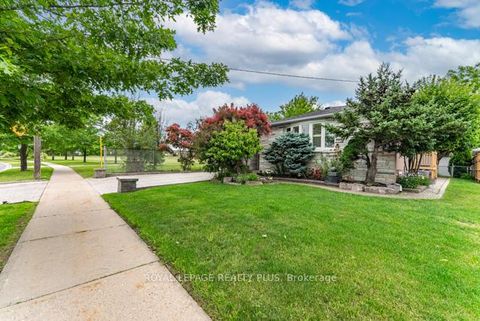 Photo 2 at 87 Hullmar Drive, Black Creek, Toronto