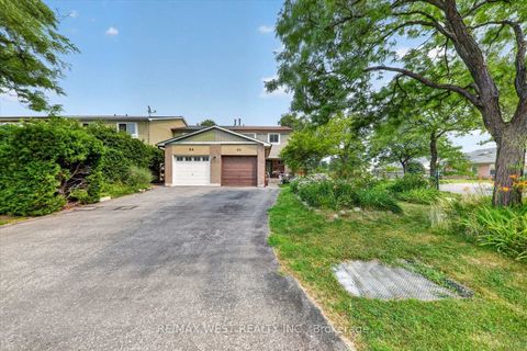 Photo 1 at 66 Bushwood Court, Malvern, Toronto