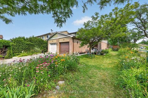 Photo 2 at 66 Bushwood Court, Malvern, Toronto