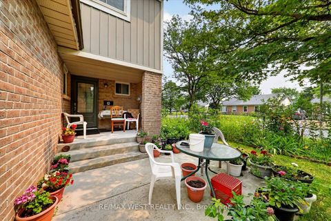 Photo 3 at 66 Bushwood Court, Malvern, Toronto