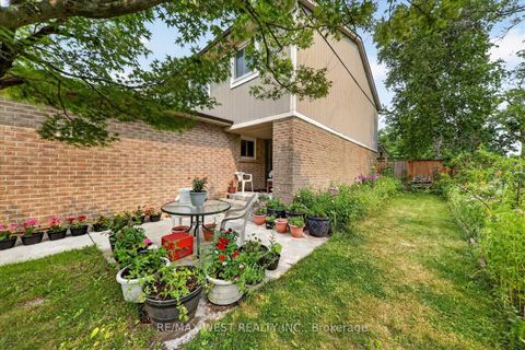 Photo 4 at 66 Bushwood Court, Malvern, Toronto