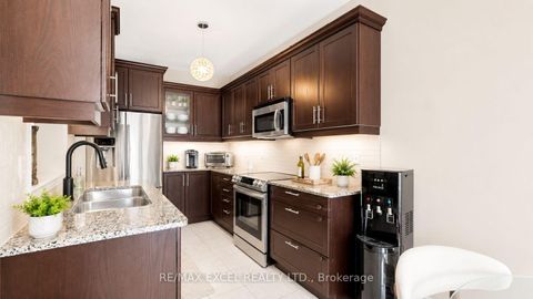 Photo 7 at 176 Sir Sanford Fleming Way, Patterson, Vaughan