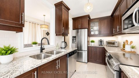 Photo 8 at 176 Sir Sanford Fleming Way, Patterson, Vaughan