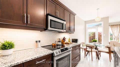 Photo 10 at 176 Sir Sanford Fleming Way, Patterson, Vaughan