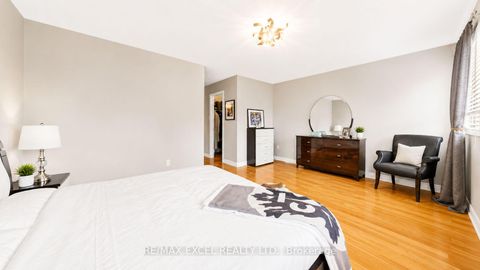 Photo 18 at 176 Sir Sanford Fleming Way, Patterson, Vaughan