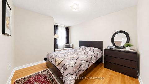 Photo 20 at 176 Sir Sanford Fleming Way, Patterson, Vaughan