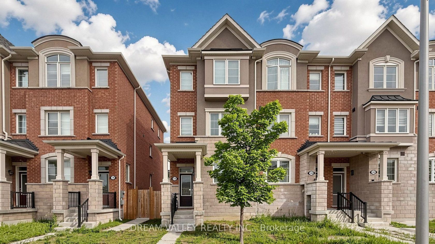 138 Cleanside Road, Birchmount, Toronto photo number 2