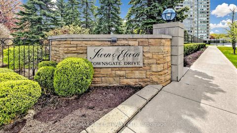 Photo 2 at 718 - 11 Townsgate Drive, Yorkhill, Vaughan