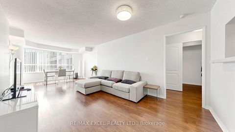 Photo 5 at 718 - 11 Townsgate Drive, Yorkhill, Vaughan