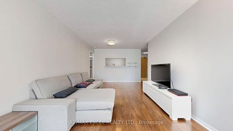 Photo 9 at 718 - 11 Townsgate Drive, Yorkhill, Vaughan
