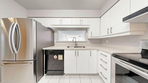 Photo 12 at 718 - 11 Townsgate Drive, Yorkhill, Vaughan