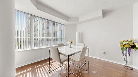 Photo 13 at 718 - 11 Townsgate Drive, Yorkhill, Vaughan