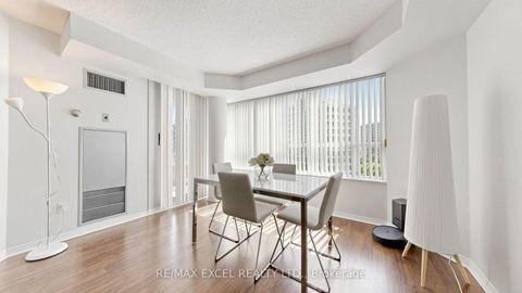 Photo 14 at 718 - 11 Townsgate Drive, Yorkhill, Vaughan