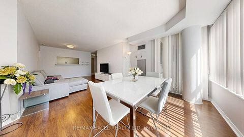 Photo 15 at 718 - 11 Townsgate Drive, Yorkhill, Vaughan