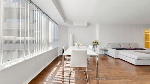 Photo 17 at 718 - 11 Townsgate Drive, Yorkhill, Vaughan