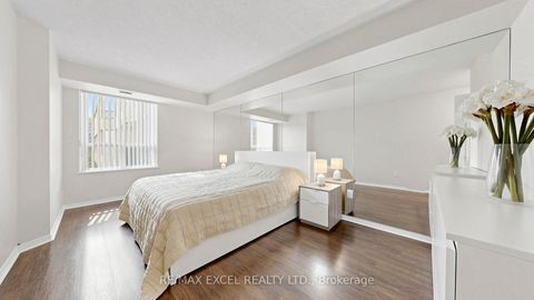 Photo 18 at 718 - 11 Townsgate Drive, Yorkhill, Vaughan