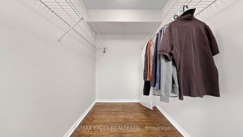 Photo 23 at 718 - 11 Townsgate Drive, Yorkhill, Vaughan