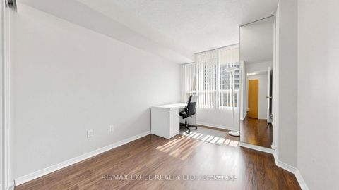 Photo 24 at 718 - 11 Townsgate Drive, Yorkhill, Vaughan
