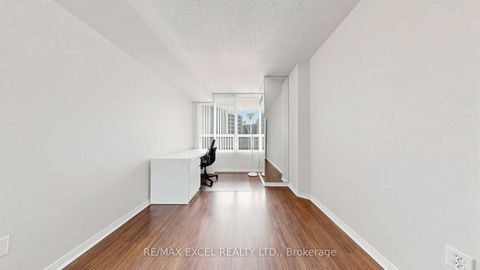 Photo 25 at 718 - 11 Townsgate Drive, Yorkhill, Vaughan