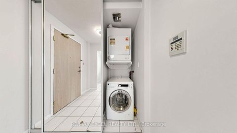 Photo 27 at 718 - 11 Townsgate Drive, Yorkhill, Vaughan