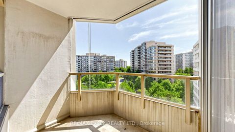 Photo 28 at 718 - 11 Townsgate Drive, Yorkhill, Vaughan
