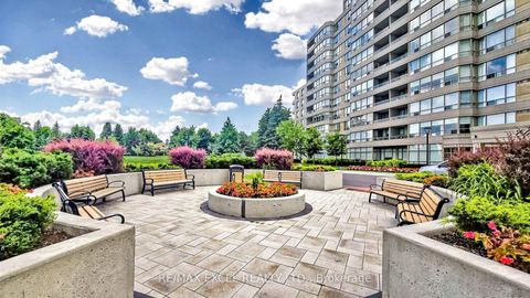 Photo 37 at 718 - 11 Townsgate Drive, Yorkhill, Vaughan