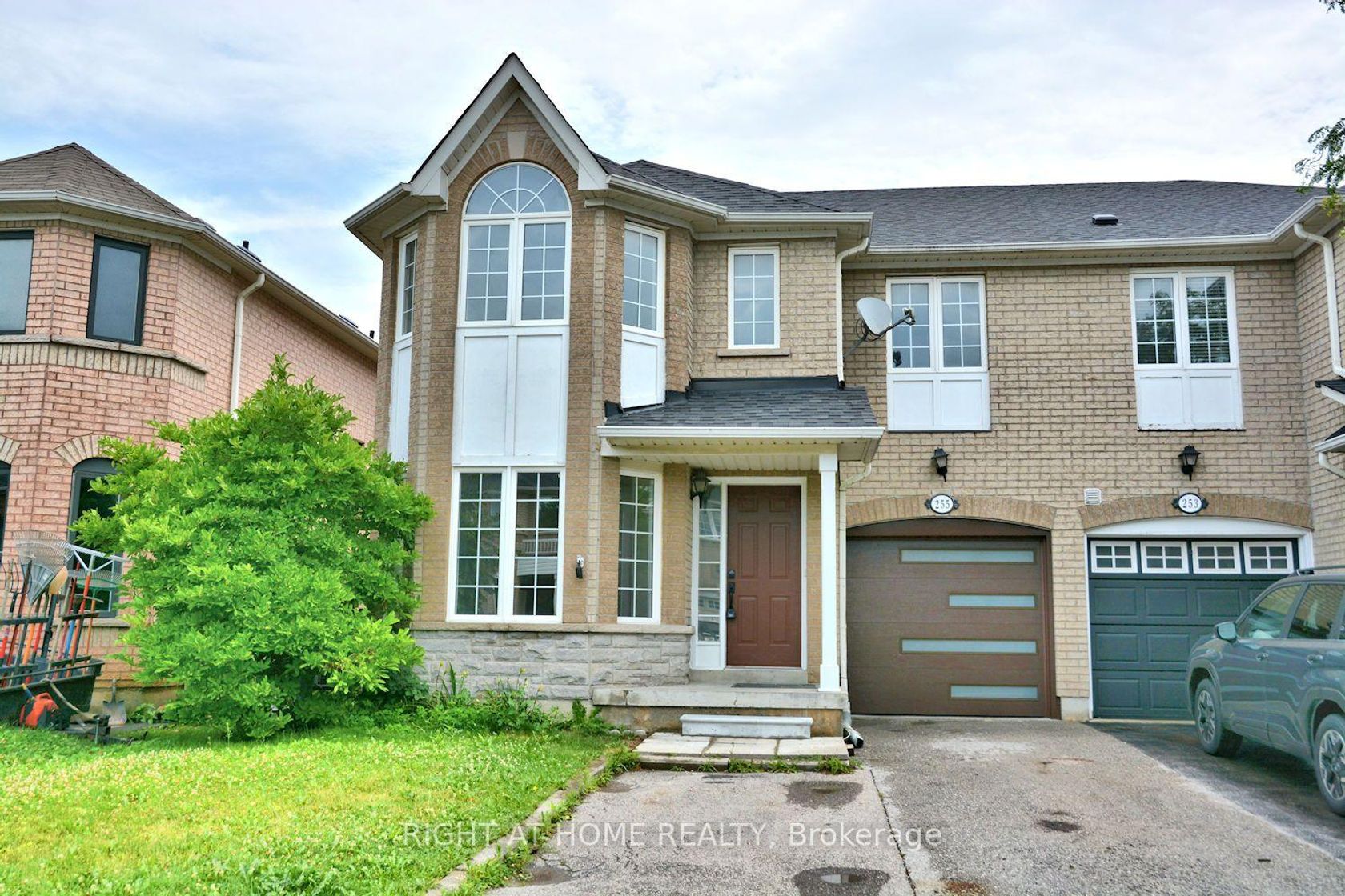 255 Marble Place, Woodland Hill, Newmarket photo number 2