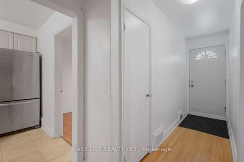 Photo 2 at 39 Churchill Avenue, Willowdale West, Toronto