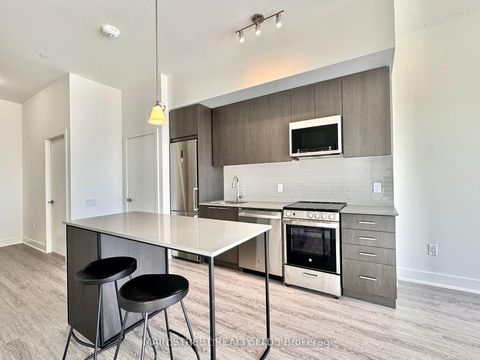 Photo 5 at PH06 - 185 Deerfield Road, Central Newmarket, Newmarket