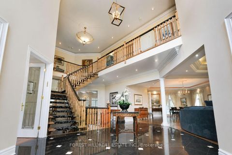 Photo 3 at 161 Renaissance Court, Beverley Glen, Vaughan