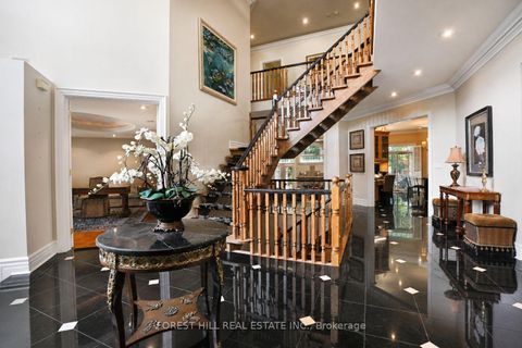 Photo 4 at 161 Renaissance Court, Beverley Glen, Vaughan