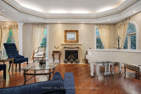 Photo 7 at 161 Renaissance Court, Beverley Glen, Vaughan