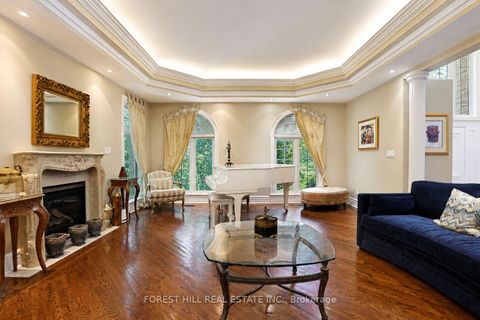 Photo 8 at 161 Renaissance Court, Beverley Glen, Vaughan
