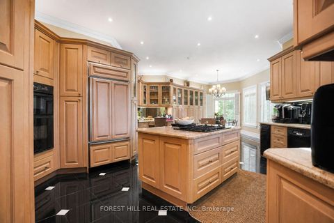 Photo 12 at 161 Renaissance Court, Beverley Glen, Vaughan