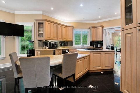 Photo 14 at 161 Renaissance Court, Beverley Glen, Vaughan
