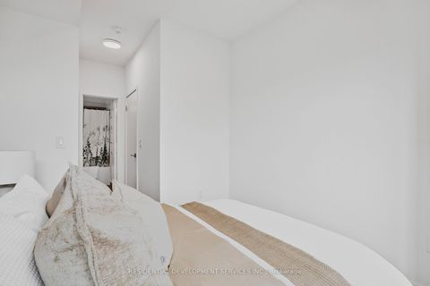 Photo 10 at 137 - 69 Curlew Drive, Donalda, Toronto