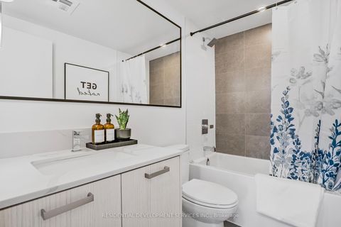 Photo 11 at 137 - 69 Curlew Drive, Donalda, Toronto