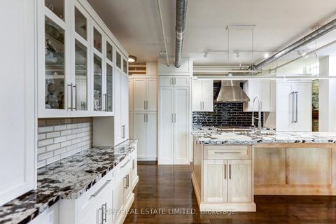 Photo 10 at 202 - 384 Sunnyside Avenue, Swansea, Toronto